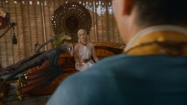 File:Drogon protective S3E7.jpg