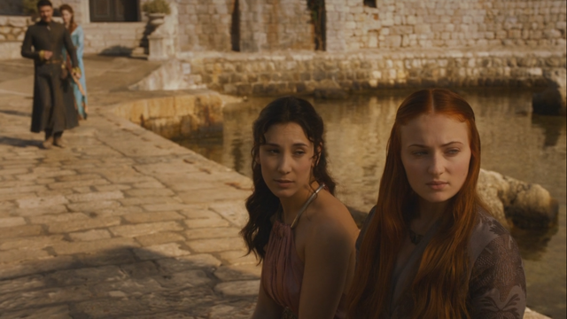File:Shae with sansa as petyr approaches.png