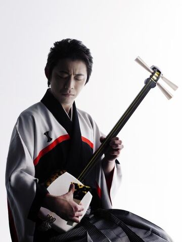 File:Shamisen player.jpg