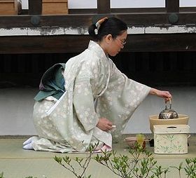 File:280px-Seiza woman tea.jpg