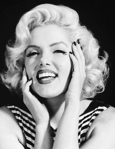 Arquivo:Marilyn-monroe-tribute-band-3.jpg