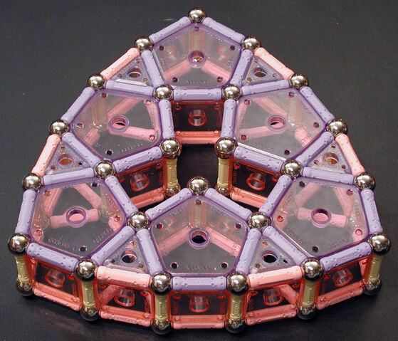 File:Curved Triangle 1.jpg