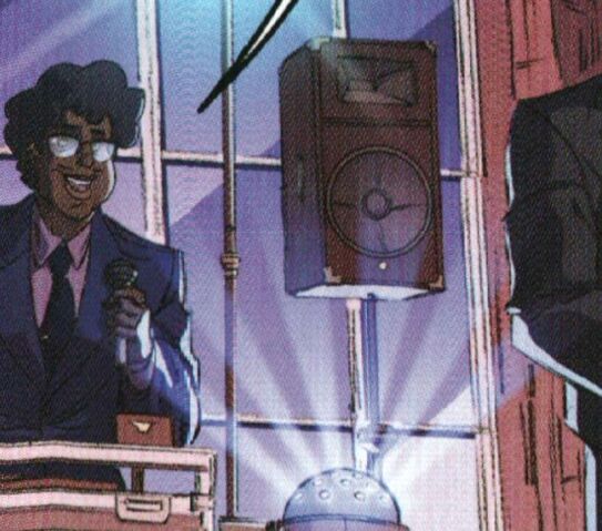 File:MoonManIDWV2Issue14.jpg