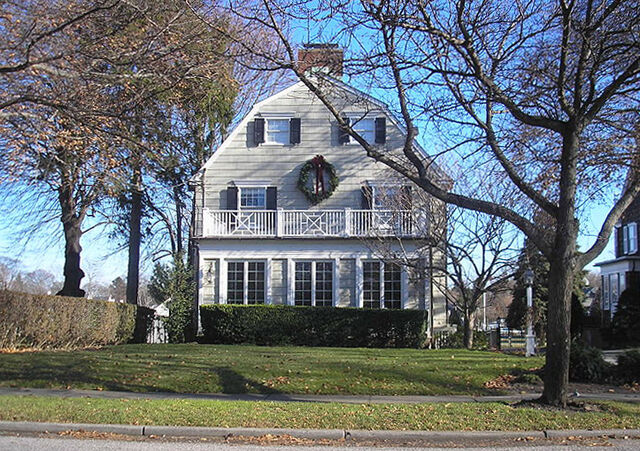 File:Amityville house.jpg