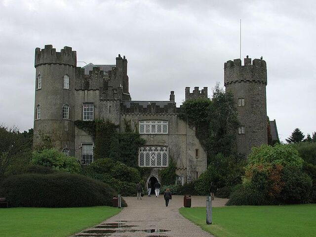 File:Malahide Castle.jpg