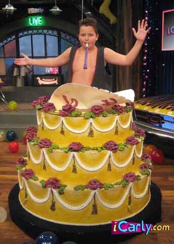 File:Gibby and The Cake.jpg