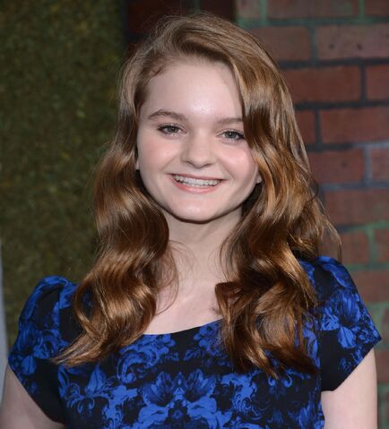 File:Kerris-dorsey-in-cronicile-casterilor-a-16-a-luna-2013--large-picture.jpg