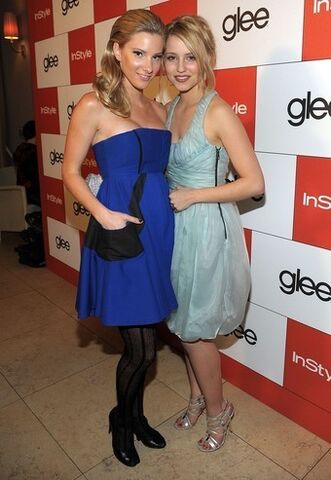 File:Gleeks-glee-16370078-340-493.jpg