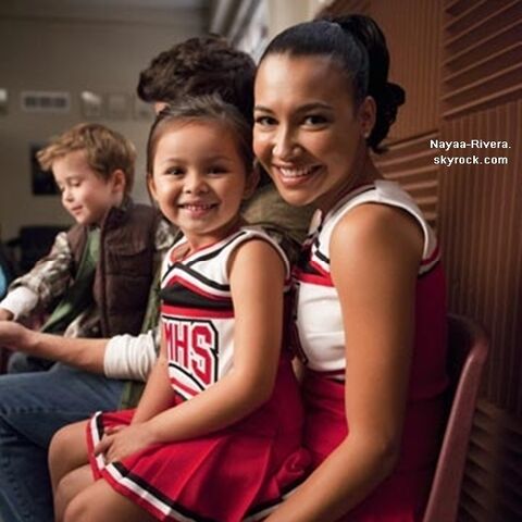 File:GLEE-Santana-and-Mini-Santana-santana-lopez-18973572-600-600.jpg