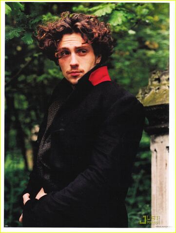 File:Aaron-johnson-german-vogue-13.jpg