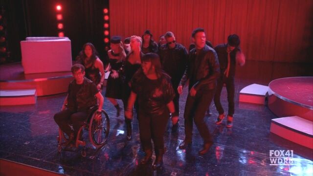 File:Glee214 433.jpg