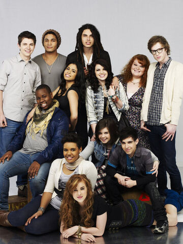 File:THE-GLEE-PROJECT-Oxygen-Cast-10 large.jpg