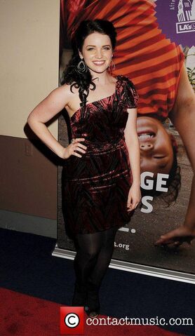 File:Lindsay-pearce-a-snow-white-christmas-opening 3639648.jpg