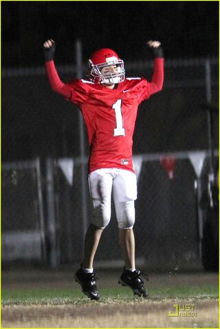 File:Lea-michele-glee-football-player-03.jpg