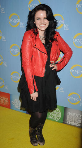 File:Lindsay+Pearce+Celebs+Oxygen+Upfront+Event+-4I1jixM-r-l.jpg