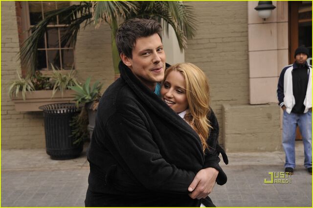 File:Jessica-szohr-cory-monteith-dianna-agron-op-ad-05.jpg