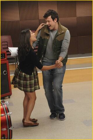 File:Glee-1x12-Rachel-Berry-Finn-Hudson-Promo-05 mid.jpg