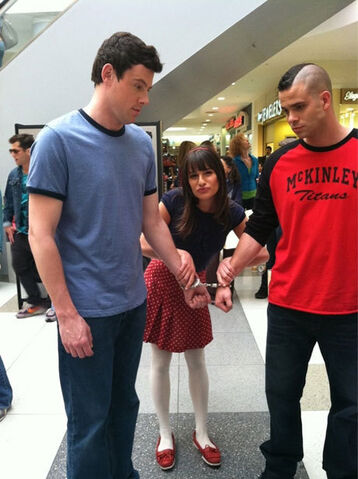 File:Finn-and-Puck-glee-20599964-460-616.jpg