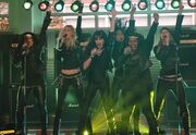 Glee-start-me-up-living-on-a-prayer-never-been-kissed-525x363.jpg