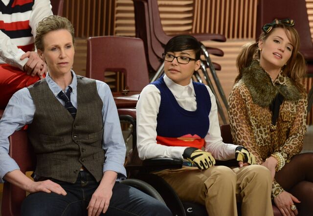 File:Stills-from-Props-glee-30849056-1280-886.jpg