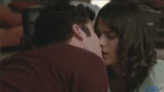 File:Glee-rachel-blaine-kiss.jpg
