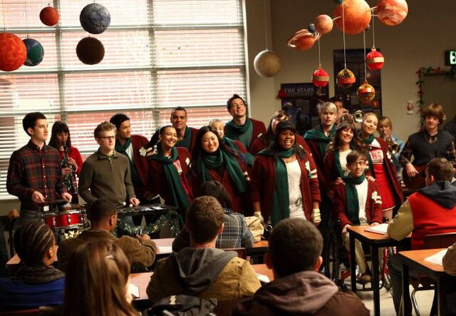 File:10; A VERY GLEE CHRISTMAS.jpg