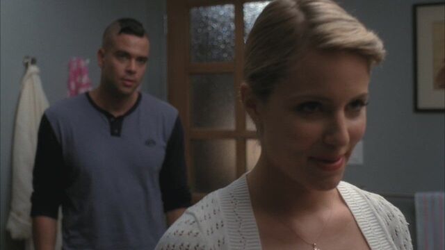 File:3x04-Pot-O-Gold-quinn-and-puck-26490552-1280-720.jpg