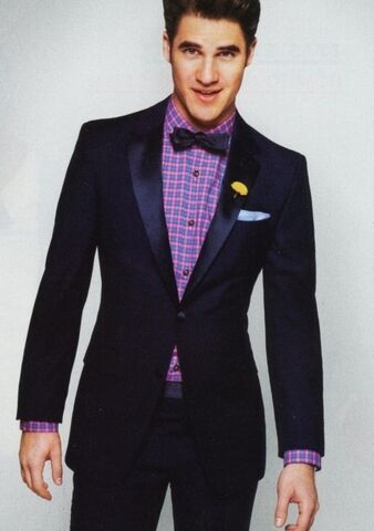 Datei:GQ-June-Issue-scans-darren-criss-22174192-493-700.jpg
