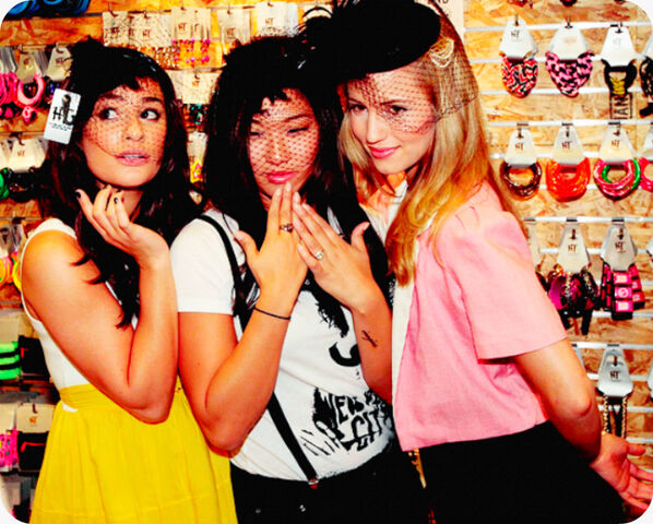 File:Dinna-jenna-lea-dianna-agron-8687731-750-602.jpg