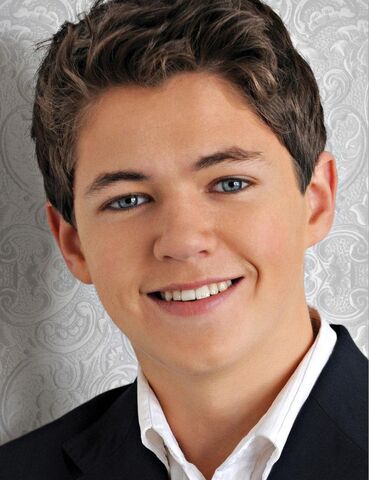 File:Damian-mcginty-gleeproject.jpg
