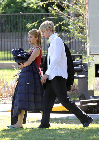 File:Dianna+Agron+Chord+Overstreet+Stars+Glee+Set+MeUxw0GT2ybl.jpg