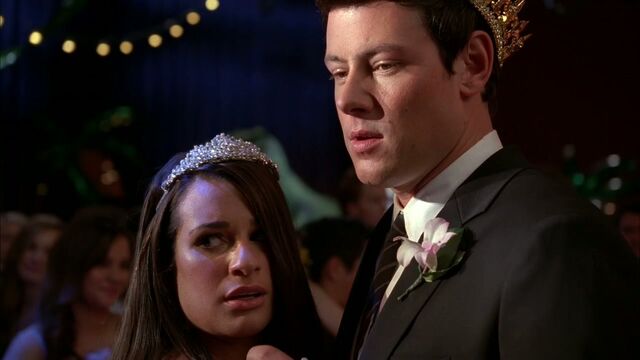 File:S03E19-Prom-a-Saurus.jpg