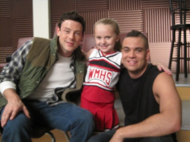 File:Glee-Avery-Mini-Quinn-Puck-and-Finn-quinn-and-puck-19067208-1024-768.jpg