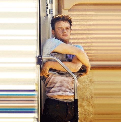 File:Tumblr loicofN8Er1qie6h3o1 500.gif
