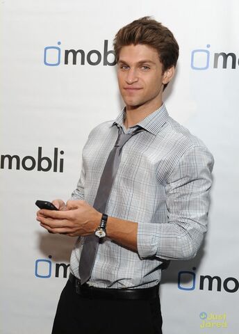 File:Keegan-allen-1348673733.jpg