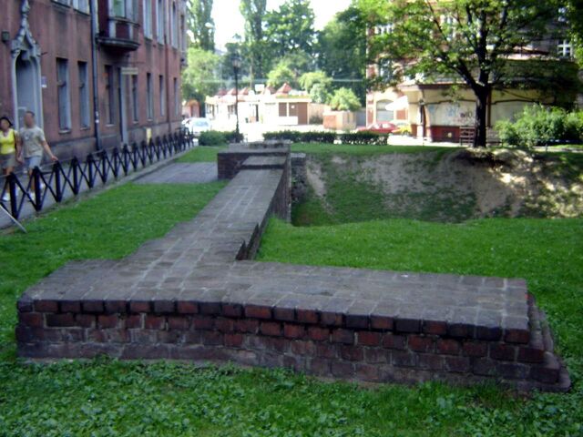 Plik:Ruinymurowmiejskich.jpg
