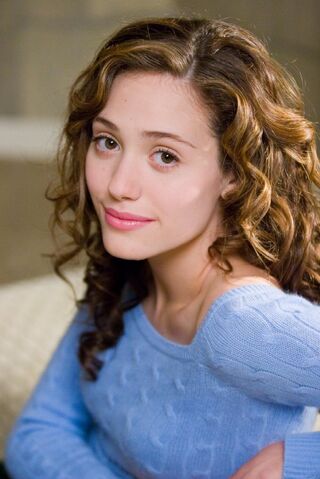 File:Smile---emmanuelle-grey--22emmy-22-rossum-70262 771 1155.jpg