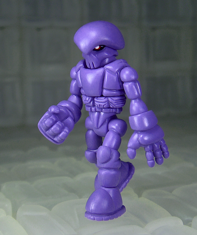 File:Oktober-toys-skeleton-warriors-onell-design-traveler-skeleden-luminaire-edition-02.png