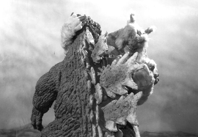 File:Wolfmanattackingkinggoji.jpg