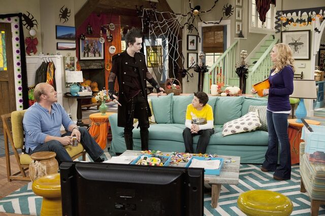 File:GOODLUCKCHARLIE Y2 050 001.jpg