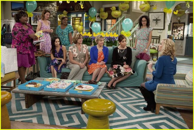 File:Good-luck-charlie-dress-shower-15.jpg