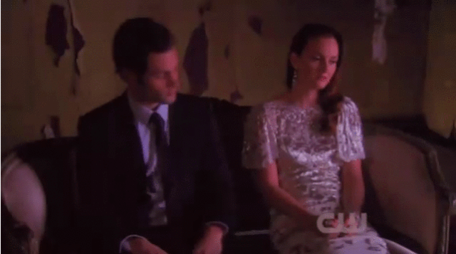 File:Dair-hand-holding-dan-and-blair-19399326-642-358.gif
