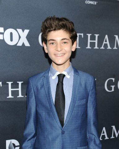 File:David Mazouz.png