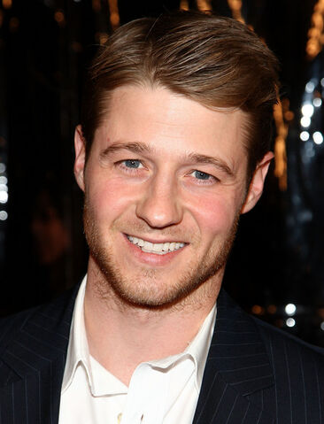Fichier:Ben McKenzie-1-.jpg