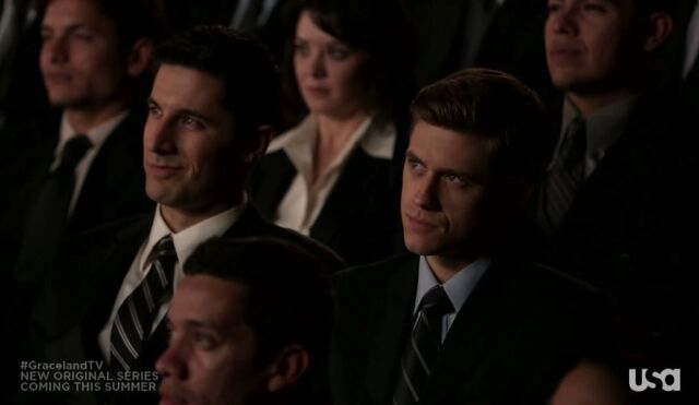 File:1x01-MIkeGraduation.jpg