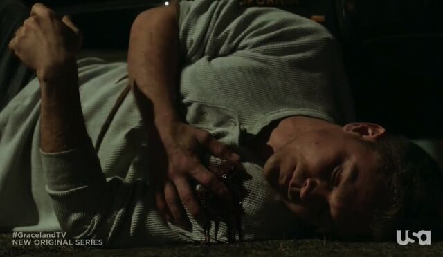 File:1x01-BanksDown.jpg