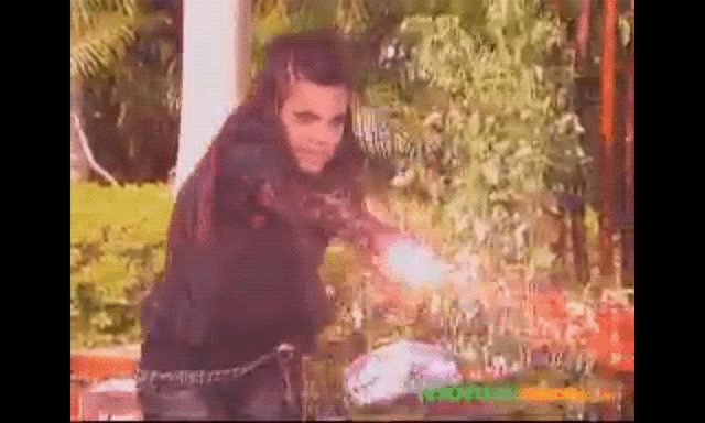 Archivo:Mia enojada.gif