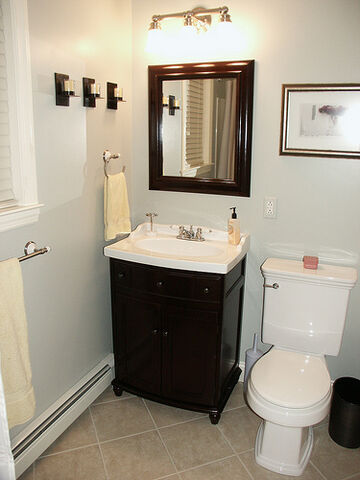 File:Bathroom.jpg