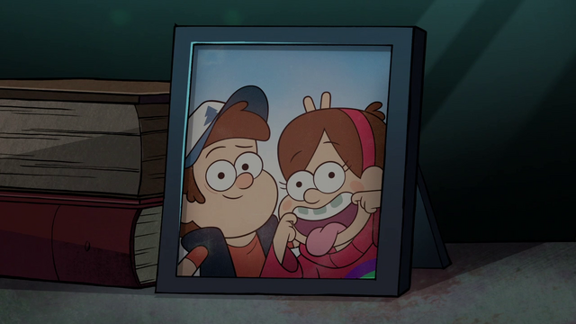 File:S2e1 twins photo.png