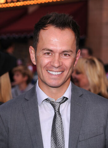 File:Cast greg ellis.jpg